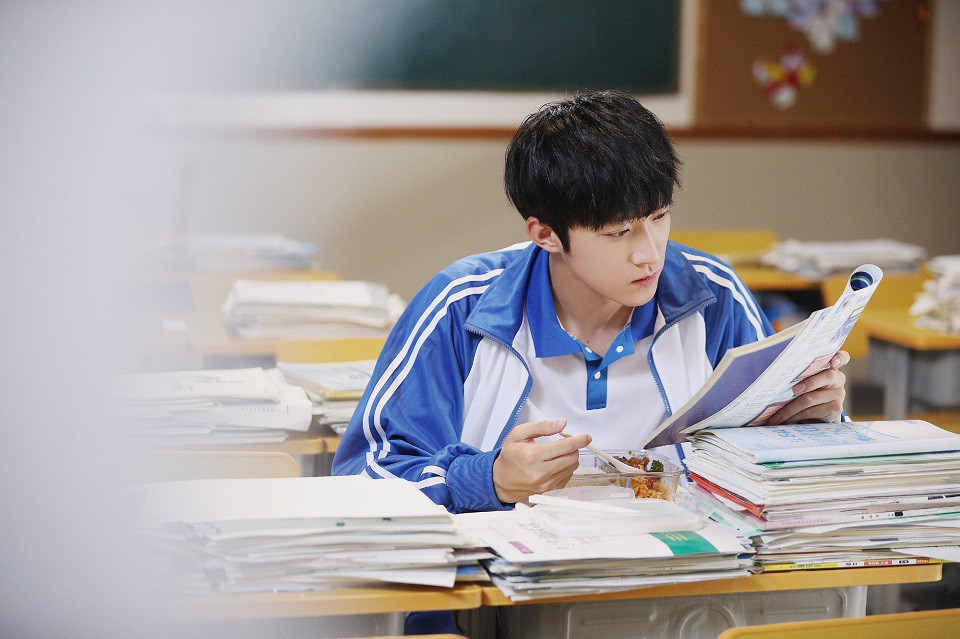 陸劇隱藏版校園男神5：曹恩齊 飾演《二十不惑》路然