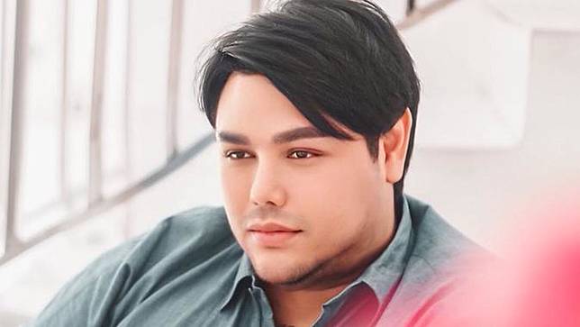 6 Potret Terbaru Ivan Gunawan, Bak Bintang Hollywood dan Bikin Pangling