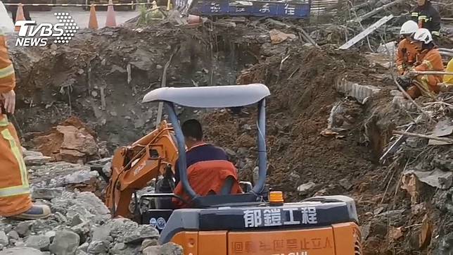 維修下水道遭「土石活埋」　2工人當場無心跳