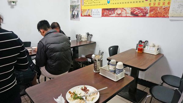 【台北美食】金華香港燒臘快餐店-隱身在狹小巷弄裡的超人氣燒臘店