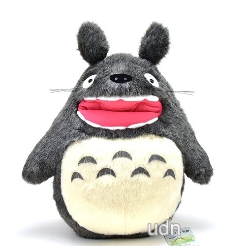 ❤日本宮崎駿TOTORO【大牙龍貓】絨毛玩偶-L號 ❤宮崎駿動畫電影裡最受歡迎的主角之一，代表【愛】與【夢想】的夢幻龍貓 ❤龍貓開心的露出大大又潔白的牙齒，樣式超可愛，與您一起守護著這偉大的森林 ❤小