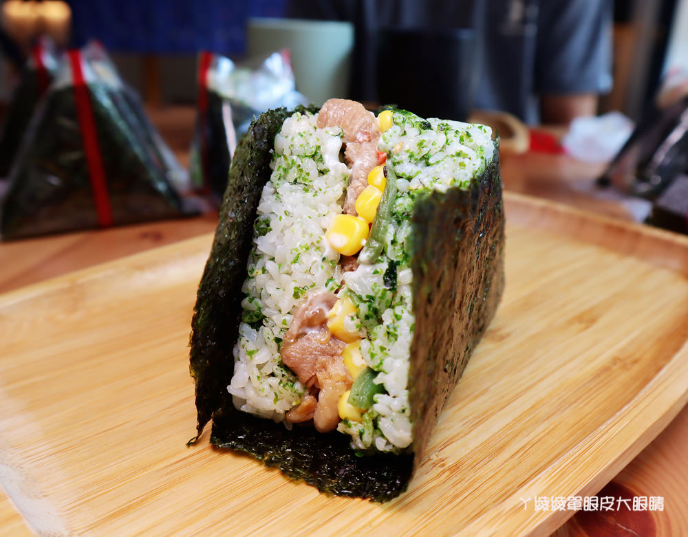 新竹竹北早餐推薦必吃！米八手作飯糰，比超商御飯糰還要大兩倍的巨無霸三角飯糰