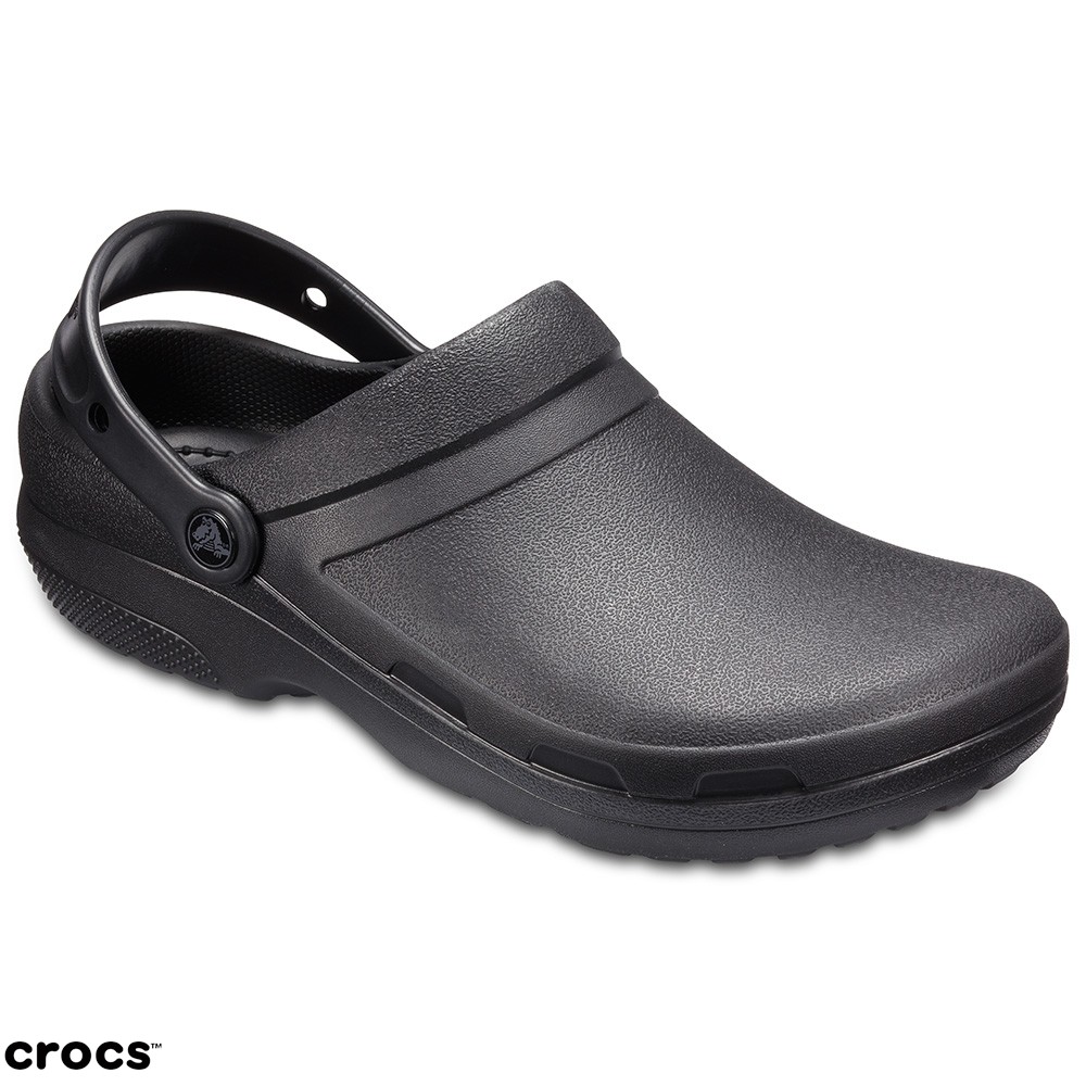 ►Crocs Lok 防滑鞋底。►包趾設計保護足部免受潑濺。►加強足弓支撐，蹠骨部位加厚，鞋床貼合腳型。►後跟加高，以符合工作場所的標準，並保護足部。►全塑膜，容易用肥皂和清水清潔。►Cros經典舒適