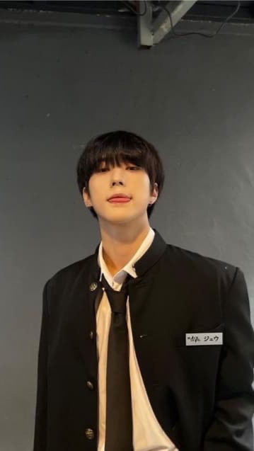 尹鐘佑走花路吧！٩(๑`^´๑)۶