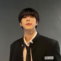 尹鐘佑走花路吧！٩(๑`^´๑)۶