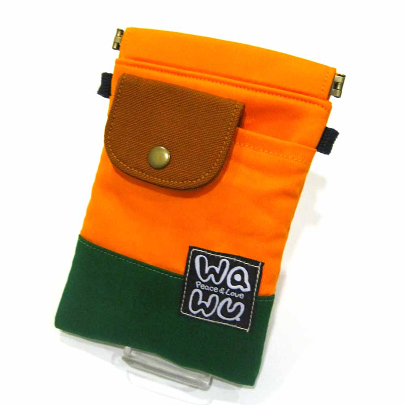 商品資料適合目前 5吋大型智慧型手機使用，可當隨身褲頭包、護照包等。可勾掛腰間、褲頭，也可加斜背帶當小包背掛。包是手的延伸，如何讓包更增添生活的方便性，是我們 WaWu 所為大家設想的。此款褲頭包突破