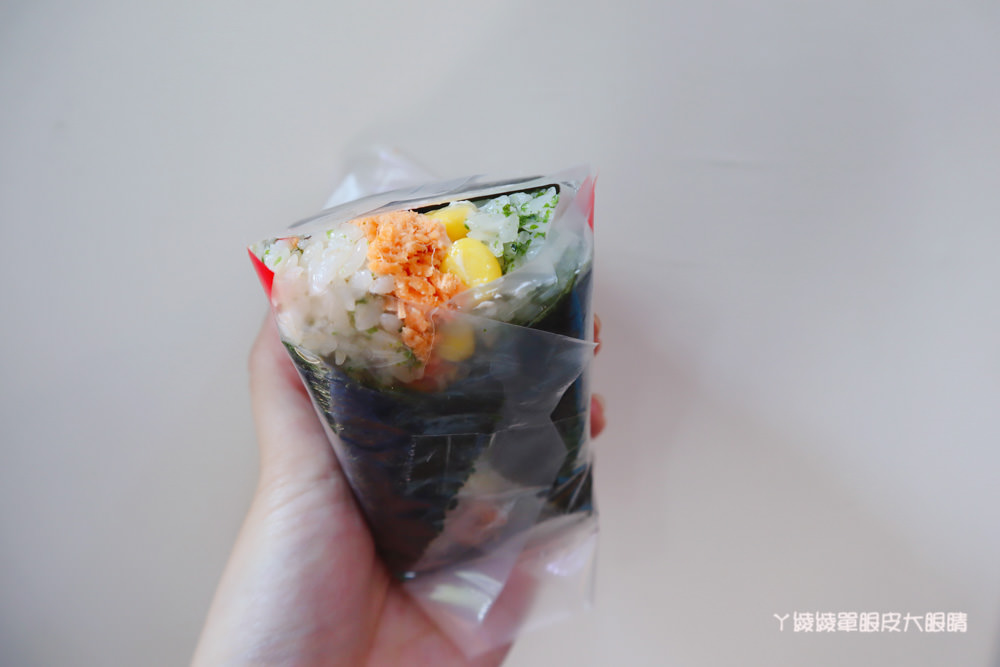 新竹竹北早餐推薦必吃！米八手作飯糰，比超商御飯糰還要大兩倍的巨無霸三角飯糰