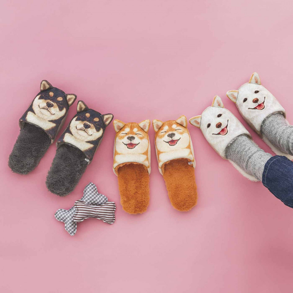 毛絨絨「柴犬拖鞋」超萌！YOU+MORE推出柴犬保暖居家拖鞋，翻肚笑臉融化少女心～ | LINE購物