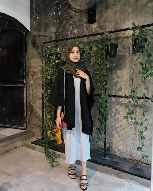 10 Ide Padu Padan Kimono Outer Untuk Gaya Hijab Modis