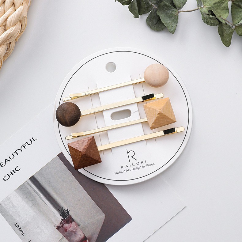 尺寸：髮夾長：約6.5/7cm圓形直徑：約1.5cm方形長：約1.6cm重量：約18.61g（手工測量 僅供參考）風格：韓版韓式/韓國風貨號：11928品牌：時光物語處理工藝：電鍍顏色：主圖款產品類別