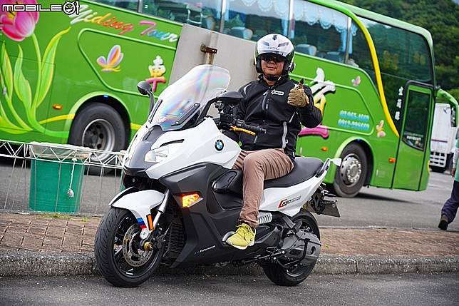李佳薇現場演唱 R 75 二戰古董車來台 Bmw Motorrad Days 19 重機大會師 Mobile01 Line Today