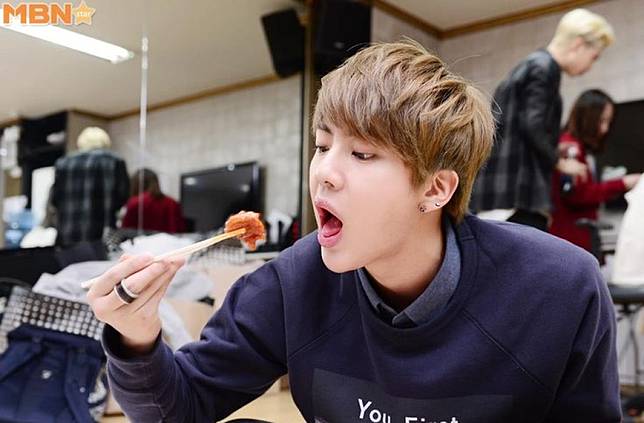 Ternyata, Ini 3 Perbedaan Cara Memakai Sumpit dari Korea, Jepang, dan China yang Belum Kita Tahu