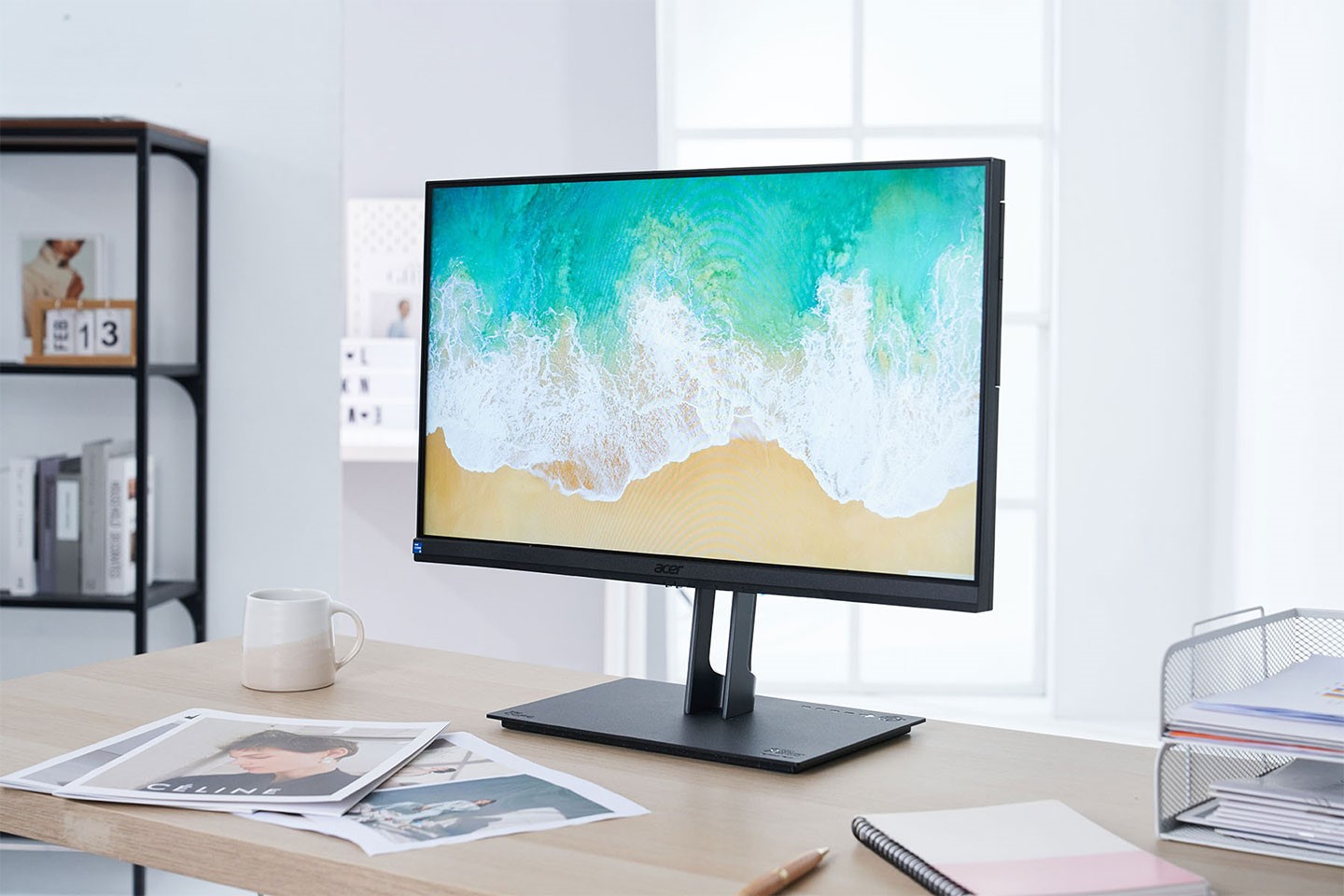 Veriton Vero AIO PC 看起來與一般電腦顯示器沒什麼區別。