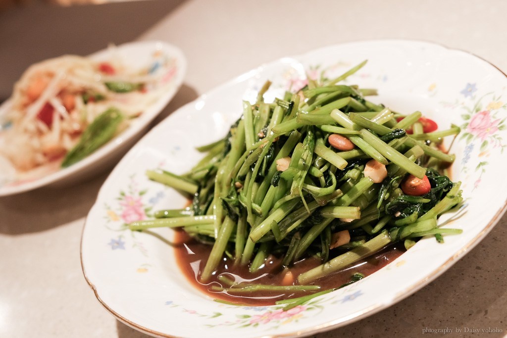 頌丹樂, 台北微風車站美食, Somtum Der, 台北米其林一星, 泰國東北料理, 平價米其林餐廳, 頌丹樂泰式料理, 台北車站美食