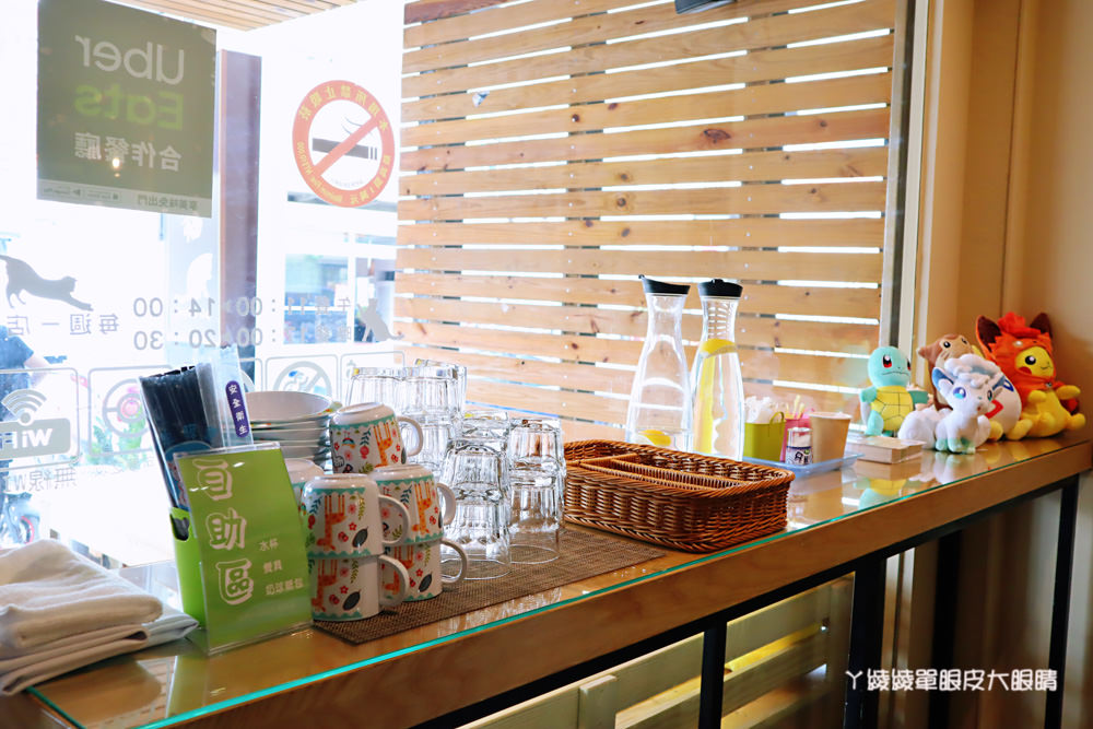 竹北平價美食餐廳推薦流浪貓香草義式廚房，竹北新開幕寶可夢主題美食餐廳！貓奴們快來找主子