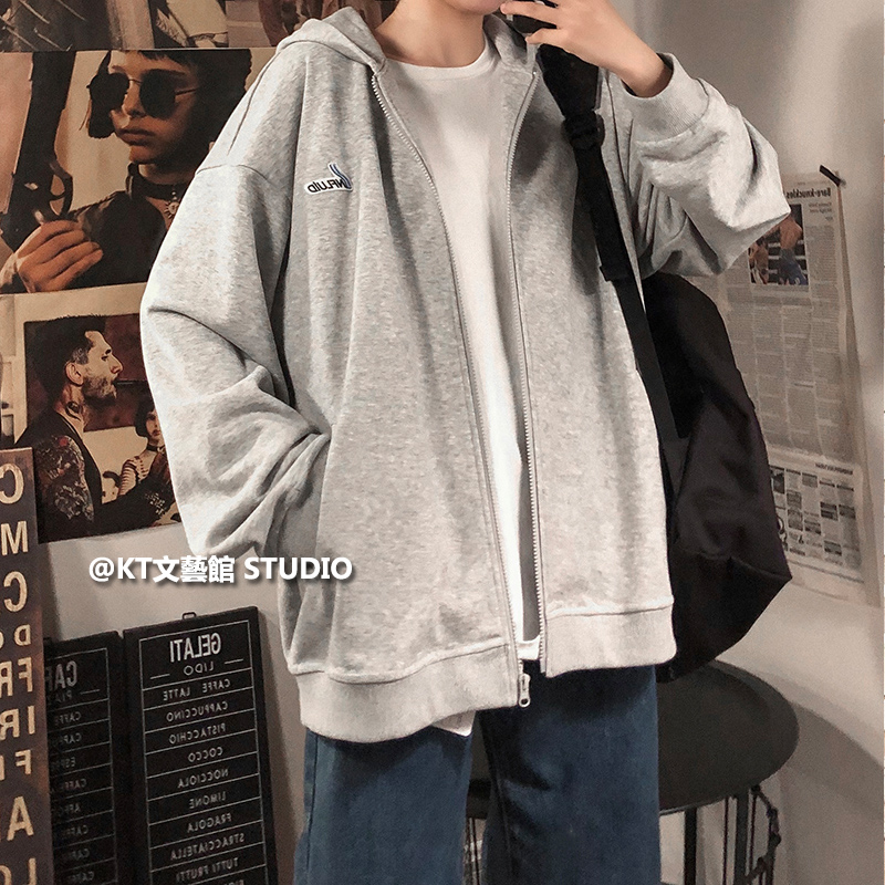 KT文藝館，專注時尚潮流服裝，憑借自身設計能力和工廠實力，壹直以來深身廣大客戶喜愛~~KT文藝館，把世界的顔色帶給您，完善的售前售後服務，讓每壹位認識KT的您都有感動和收獲~~KT文藝館，我們有著凝聚