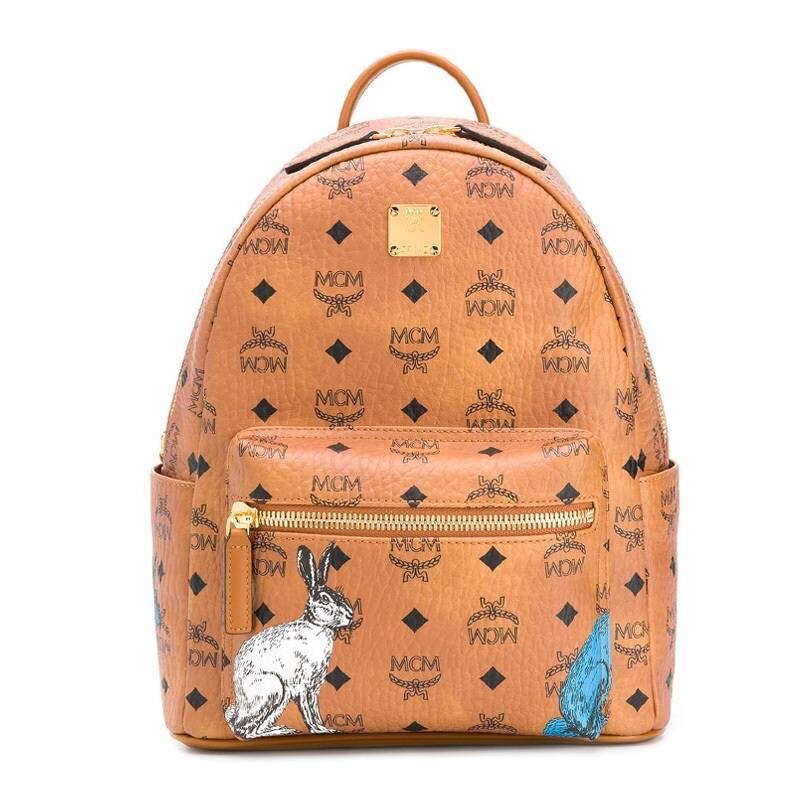 【Chiu189英歐代購】MCM logo Backpack 兔子圖騰 大款 後背包 焦糖色