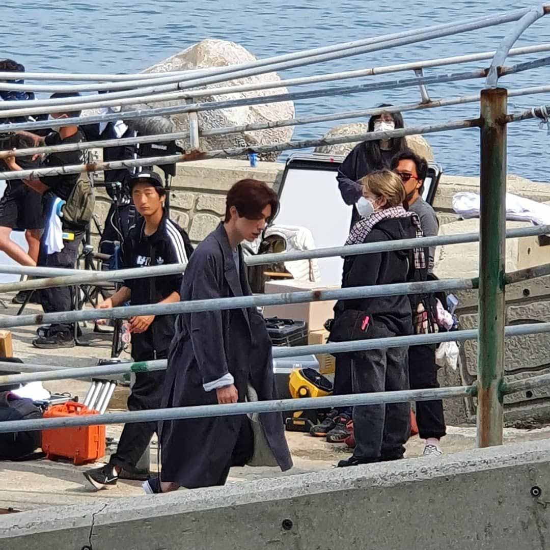 《九尾狐傳》飯拍路透！李棟旭185公分大長腿超顯眼！