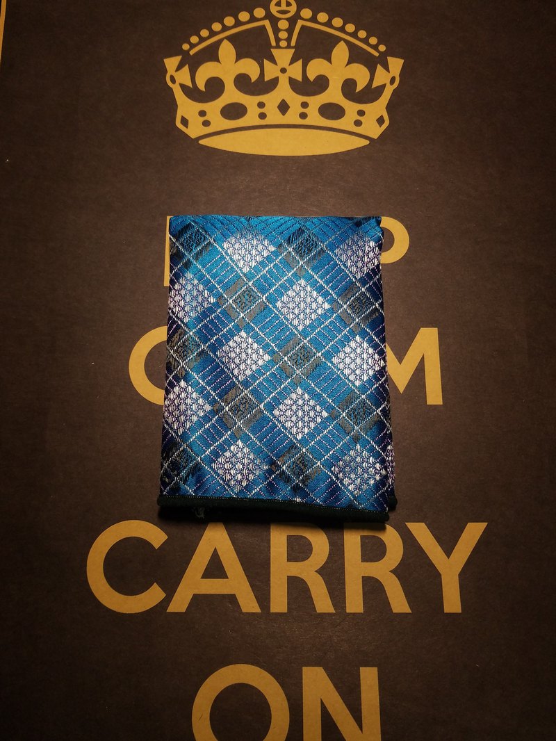 小可愛和小領帶是一家專門定制手工領結和領帶的工作室，關鍵字：雅痞，悶騷，精緻，不受機械化生長影響的手藝才是最迷人的奢侈，為男人的日常生活注入歡樂色彩，使灑脫友善的個性盡情表露.