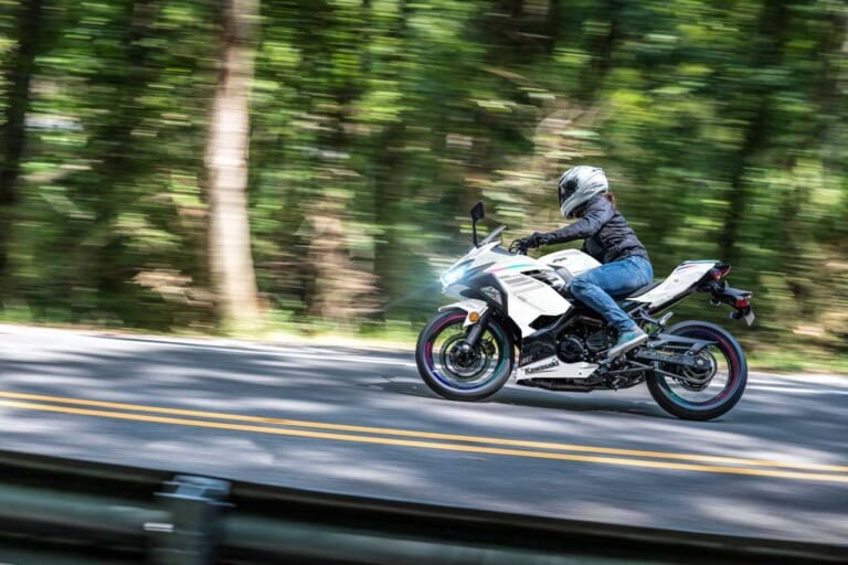 かっこよ！ カワサキ「ニンジャ400」「Z400」に2023年の新色登場