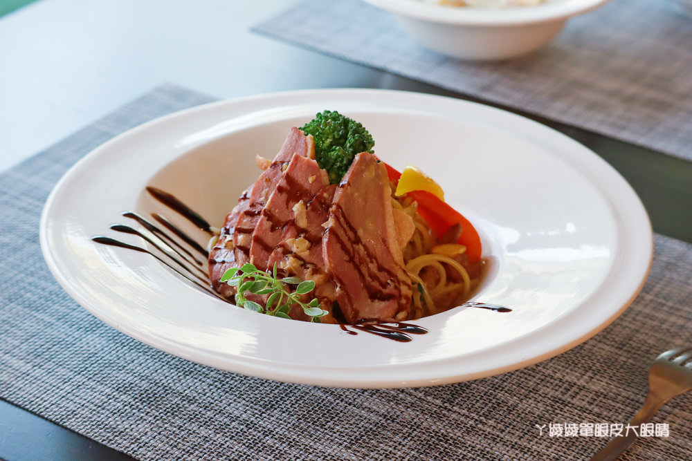 竹北平價美食餐廳推薦流浪貓香草義式廚房，竹北新開幕寶可夢主題美食餐廳！貓奴們快來找主子