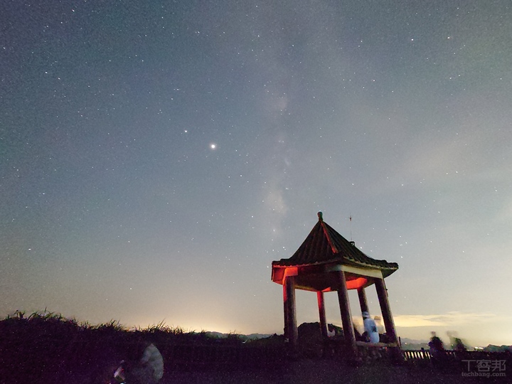 Sony Xperia 1 II，16mm、30s、f/2.2、ISO 1600