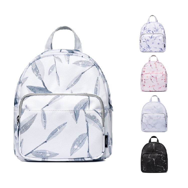 全新版型 全新上架限量五折 售完恢復原價．各種場合都百搭的迷你後背包．CORDURA®防潑水布料，下雨也不怕．附兩條可拆卸肩帶，可調節長度．背帶部分做耐髒設計，容易清潔．可做旅遊隨身包、逛街隨身包、上