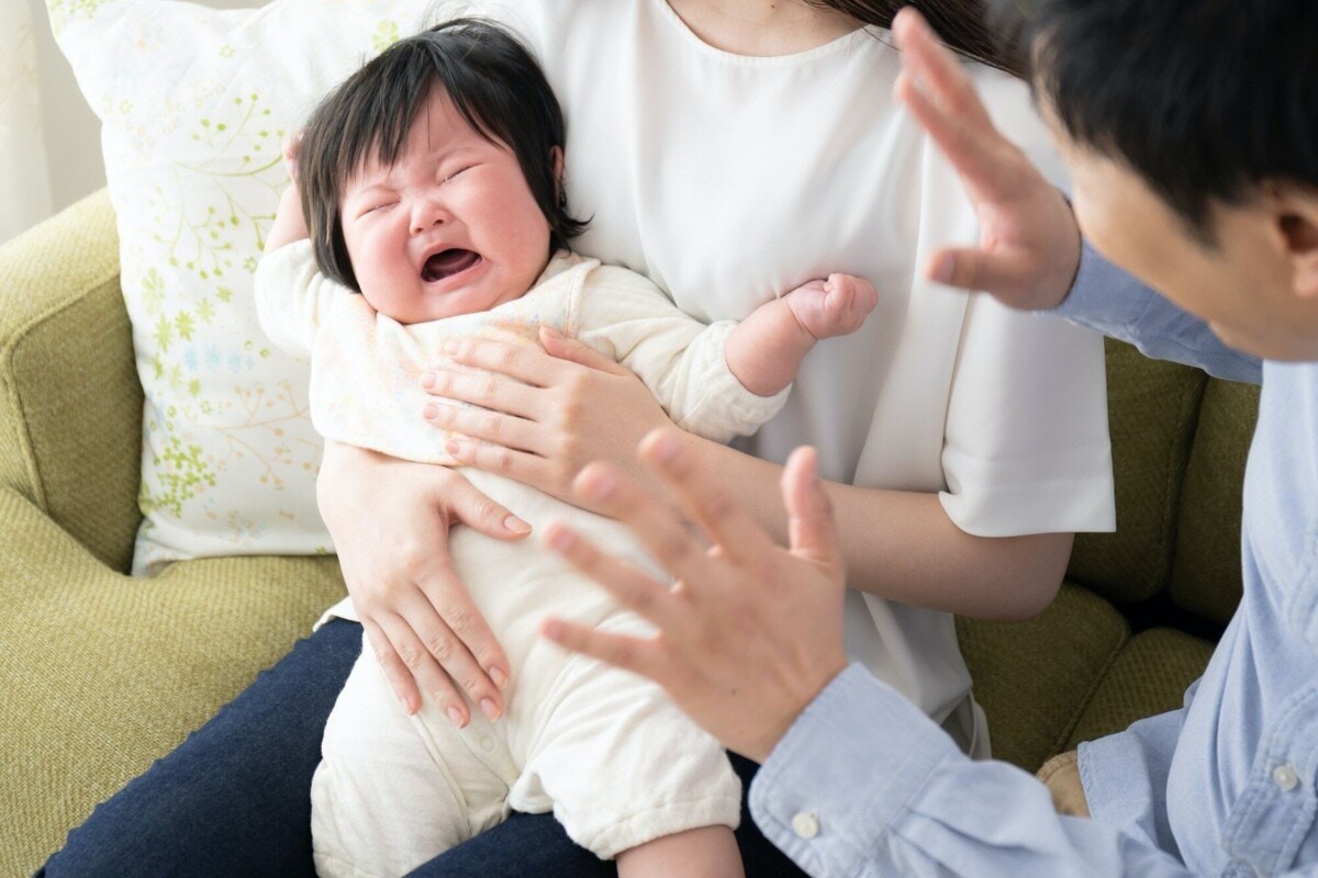 赤ちゃんが反るのはなぜ 原因や対処法を解説