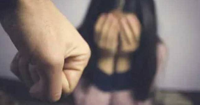 父母重男輕女！少女遭逼睡陽台、用尿壺　弟卻能睡冷氣房