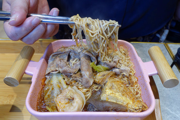 1+1鍋物辣MINI，台北京站麻辣小火鍋，超彭湃台北麻辣個人小火鍋(含辣MINI菜單、付款)