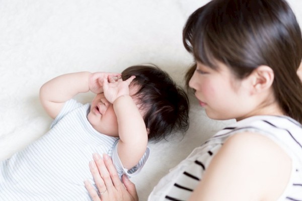 専門家監修 赤ちゃんの寝ぐずりって その原因と対処法について ベビーカレンダー Line News