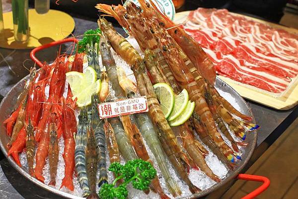 【中和美食】八海食潮當代鍋物-8種不同品種蝦子堆成一座小山的爆誇張美食 【中和美食】八海食潮當代鍋物-8種不同品種蝦子堆成一座小山的爆誇張美食