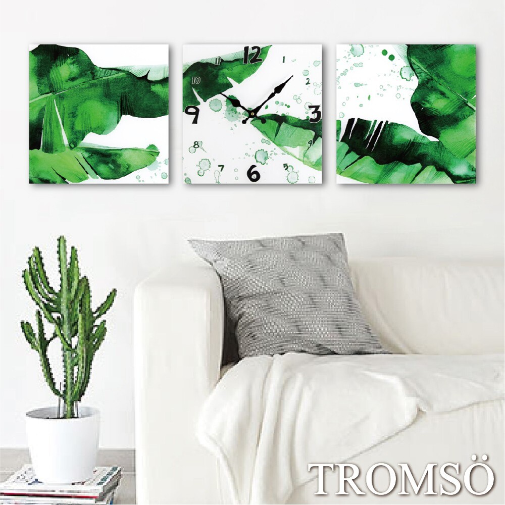 產品規格 尺寸：高30cm 寬30cm 厚2.5cm (包含玻璃及背板掛槽及立體海綿的厚度) 重量：:約850公克/1幅 電池規格:一般碳鋅3號電池X1 產品說明 ◆是畫，也是時鐘 ◆三幅一組，自由擺