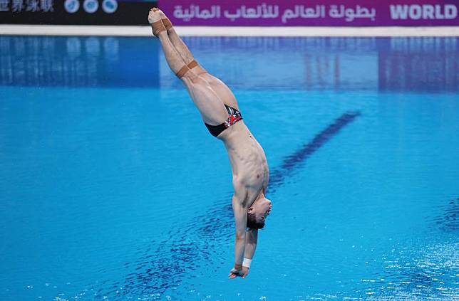 Wang Zongyuan in action during the men's 3m springboard final at the 2024 World Aquatics Championships in Doha, Qatar, Feb. 7, 2024. (Xinhua/Luo Yuan)