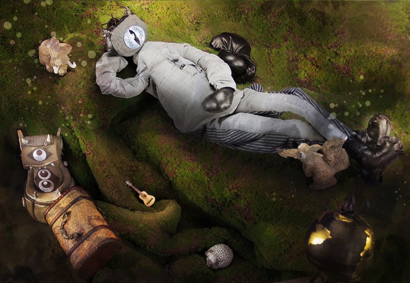 黑色皮質喬一貓查爾斯，帶有可拆卸一隻「大眼」眼睛面具，完整著裝。原創設計，手工製作，內加龍骨可以造型，喬一貓品牌核心產品。可做玩偶，也可以當裝飾物。