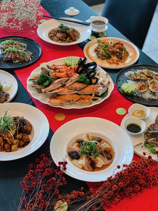 iPhone 美食攝影達人教你怎麼拍年菜，找角度、找手模、善用修圖軟體拍出團圓澎湃感