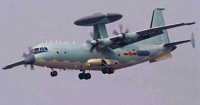 陸軍機出海經巴士海峽　國防部掌握應處