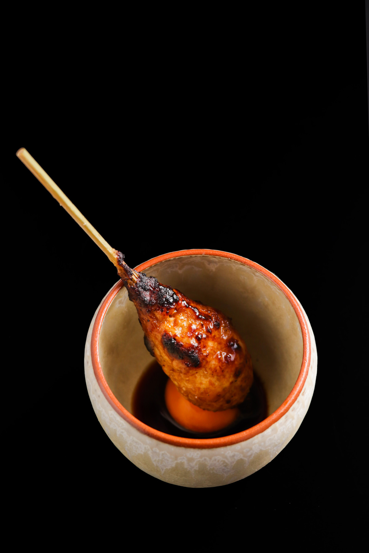 必吃燒鳥無菜單料理！頂級「燒鳥狂想曲」星級主廚完美料理雞肉各部位，全18道超驚豔