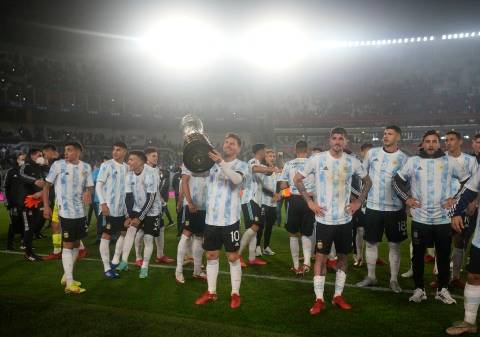 Messi Dikonfirmasi Jadi Pemenang Ballon d'Or 2021 