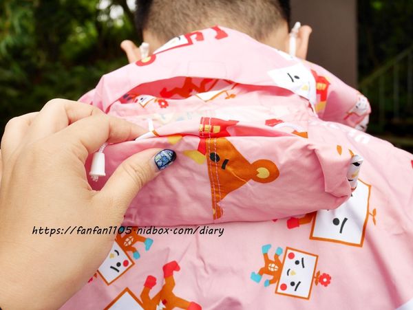 一件式雨衣推薦【FairRain 玩美雨天】超可愛親子雨衣️親子豆腐熊寶貝 #親子雨衣 #兒童輕雨衣 #書包雨衣 (20).JPG