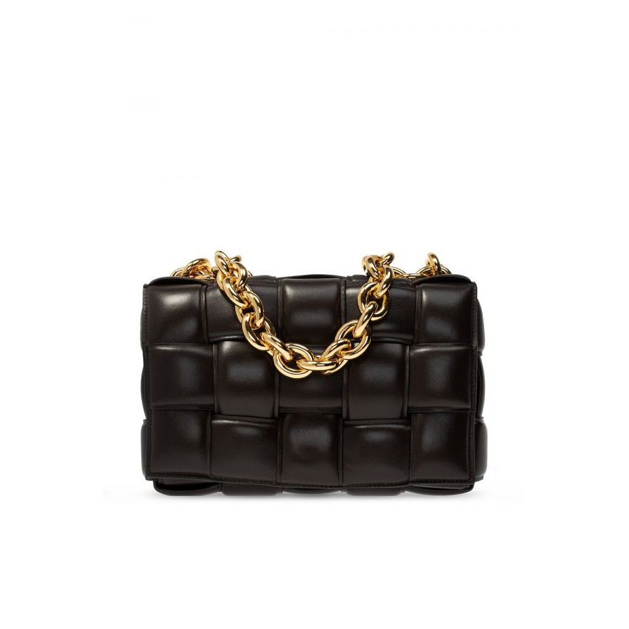 全新真品Bottega Veneta Padded Cassette 寬編織澎潤小羊皮金鍊包 黑巧克力色 寬編織澎潤小羊皮 採用醒目寬帶編織方式設計 內裡絨面革 可調節金色鍊帶 聯鎖閉合 絎縫 材質: