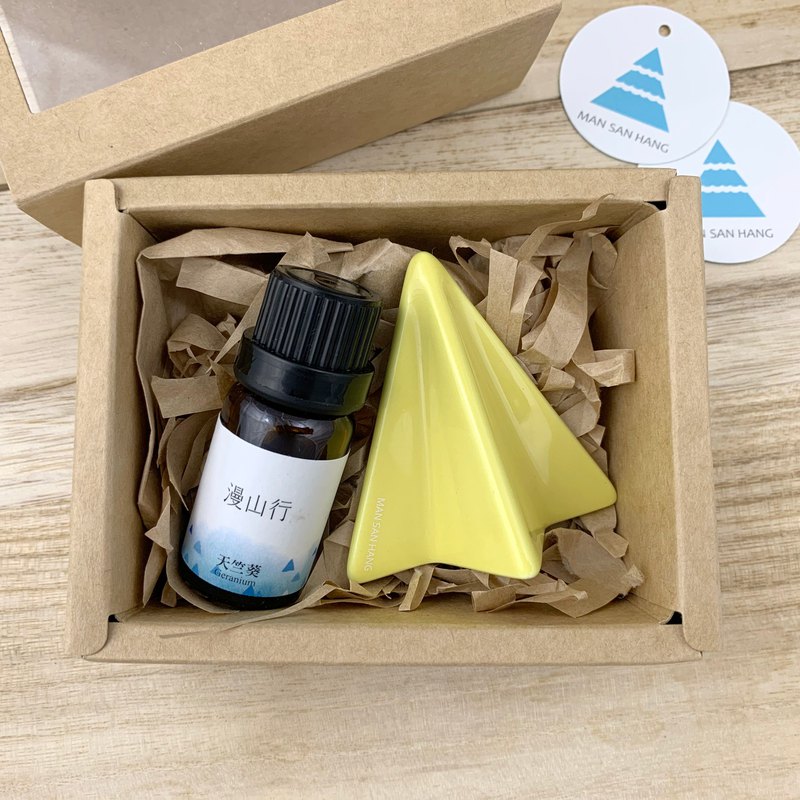 天竺葵精油產地：埃及 容量：10ml 用途：薰香、居家香氛運用 童趣擴香石: 台灣製 採陶土經低溫燒製而成，留有細緻的毛細孔可以吸收精油香氣，能揮發在個人空間。 新式樣專利字號 D191078 高4.