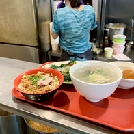 南都碗粿｜東門路大榕樹下碗粿店，用餐時間要排隊才吃得到的台南小吃。