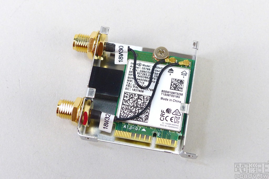 無線網路卡採用 Wireless-AC 9560，透過 CNVio 介面連結晶片組，最高支援 802.11ac 160MHz 1.73Gbps 和藍牙 5.0