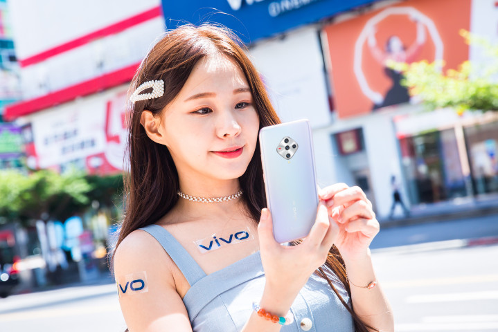 vivo將於10月1日推出平價5G美型機-vivo X50e，售價1萬4有找。.jpg