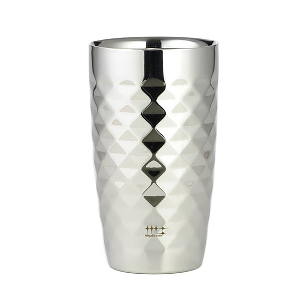 鏡面拋光外型 增添美感 n杯內細緻紋路 使啤酒產生更多綿密清爽的氣泡