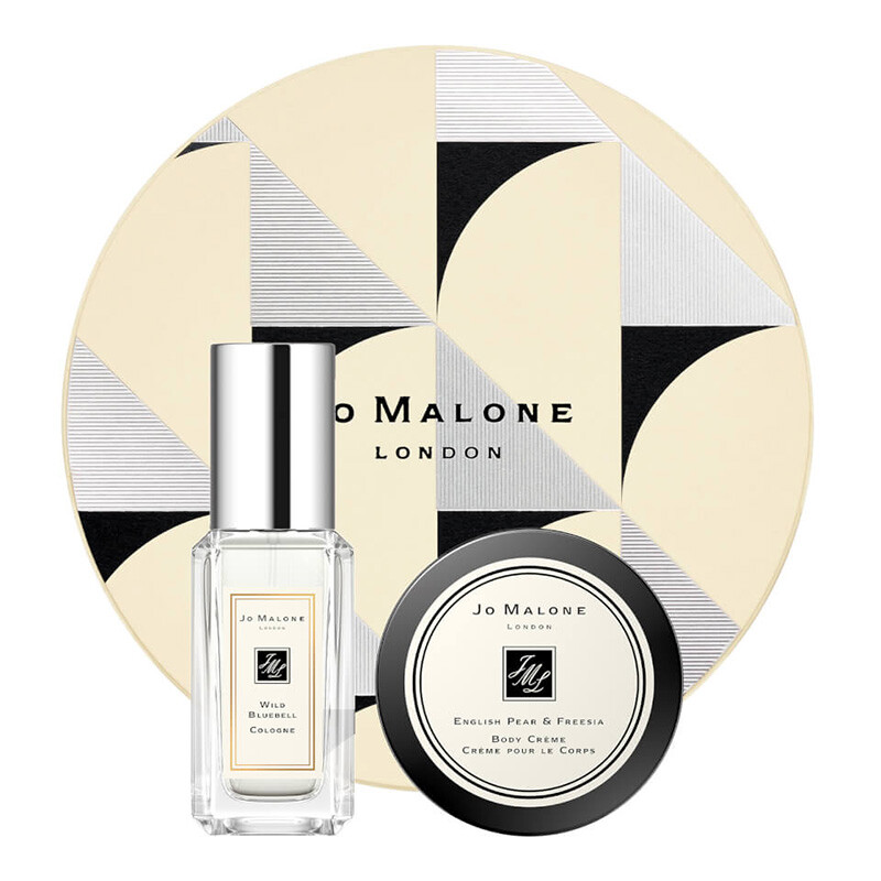 商品規格 品牌jo malone 商品名稱jo malone 2020 繽紛奢華聖誕禮盒 倫敦限定版 (限量款) 容量/規格藍風鈴香水 9ml 英國梨與小蒼蘭身體乳 15ml 保存期限請詳見產品包裝標