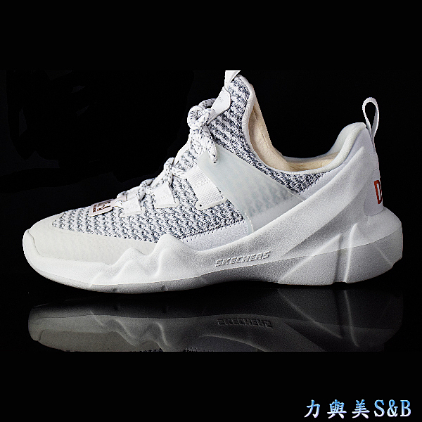 運動休閒鞋n產地：中國n鞋面材質：紡織布+人造皮革+天然皮革n鞋底材質：橡膠