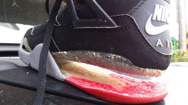 粉嫩嫩的Air Jordan IV Retro 黑/紅 完全復刻