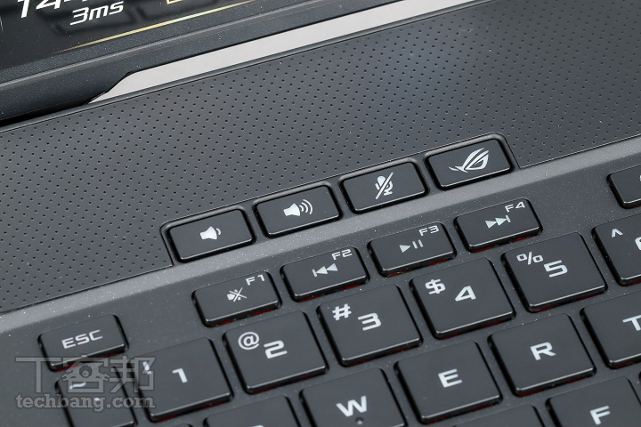  按下 ROG 之眼可以叫出專屬程式，切換 GPU 模式和燈效也要靠該軟體才能達成。